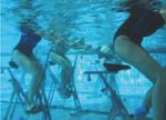 Nouvelle discipline sportive proposée par les services de la CUS : Aquabike à la piscine d’Ostwald. Le mardi 13 mars 2012 à Strasbourg. Bas-Rhin. 